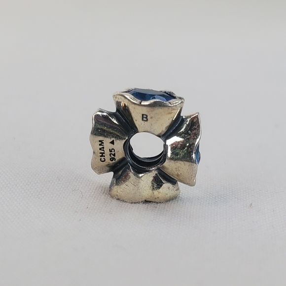 Chamilia Blue Cross Bead - Picture 7 of 10